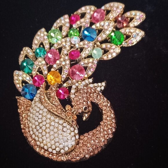 Jewelry - Jeweled Bird Brooch 4"